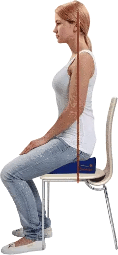 Animáció: Nő ül, ékpárna jelenik meg a feneke alatt, javítja a testtartást görnyedésből a helyes testtartás irányába